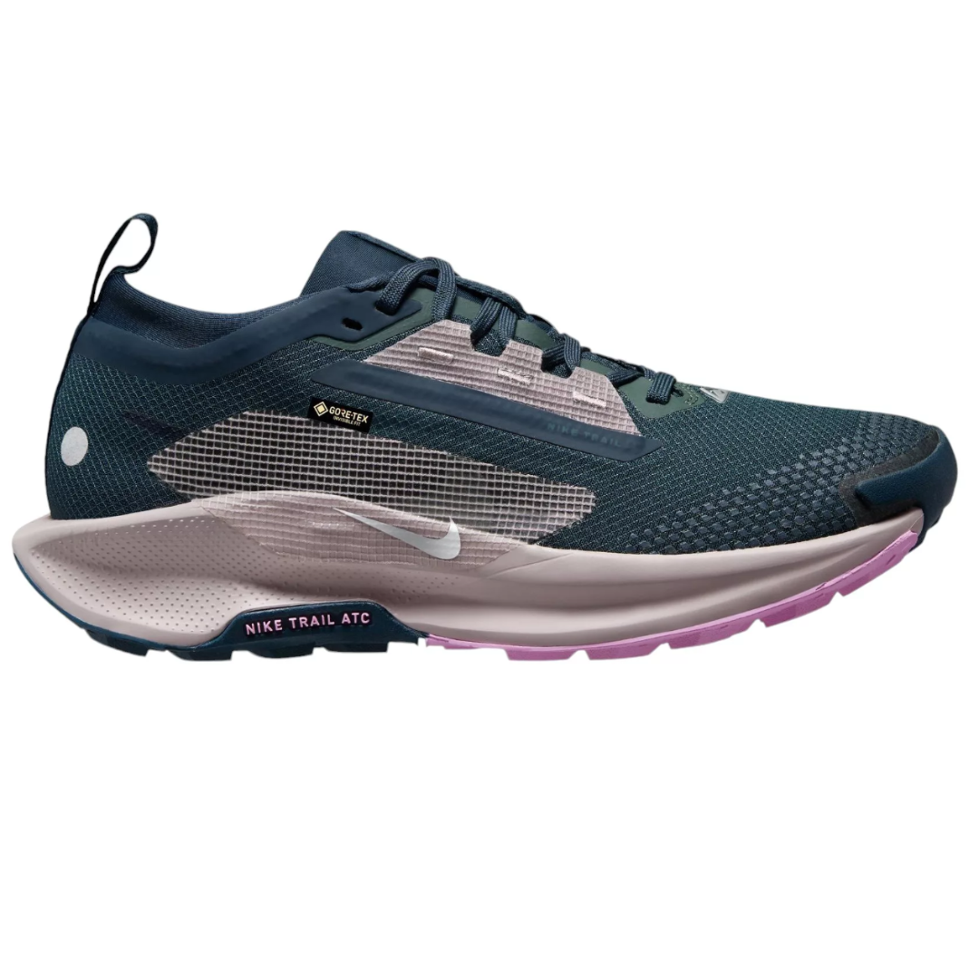 Nike trail running shoe in dark blue and pink hues featuring GORE-TEX technology and a distinct sole with \“Nike Trail ATC\“ marking.