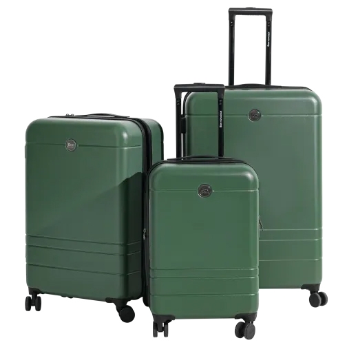 Three green suitcases with wheels and telescopic handles are shown in varying sizes, suitable for travel.