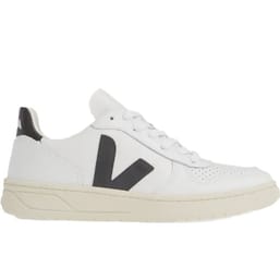 White sneakers with a prominent black \“V\“ logo on the side, featuring a retro low-top design with perforations on the toe box and a cream-colored sole.