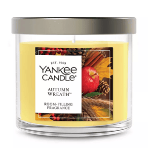 Yankee Candle Autumn Wreath, featuring a room-filling fragrance with an autumn-themed label showing apples, leaves, and cinnamon.