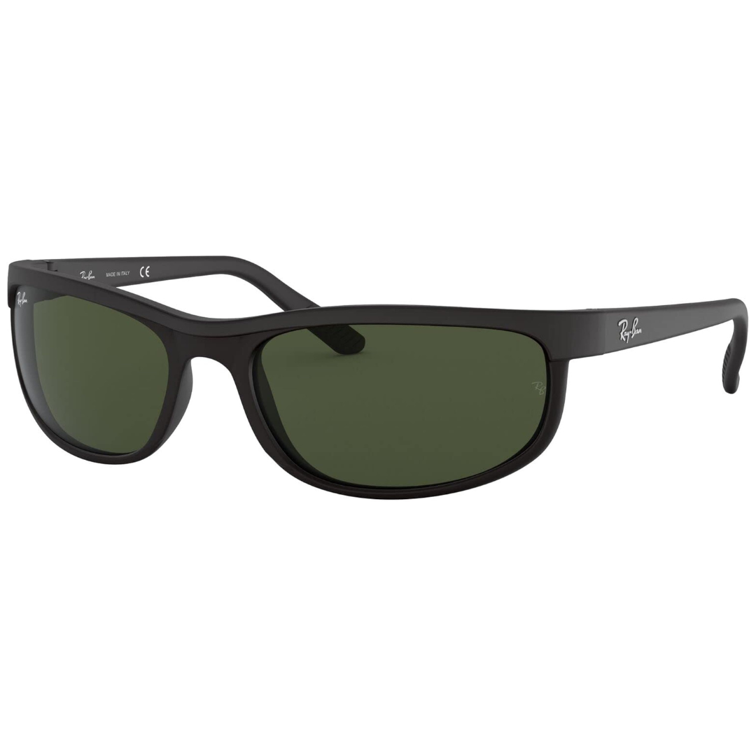 Black sunglasses with dark green lenses, featuring the Ray-Ban logo on the temples and lens.