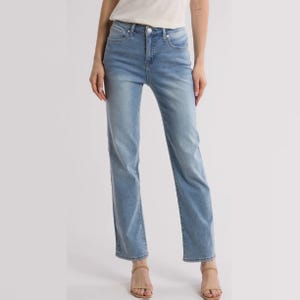 Light blue straight-leg jeans and beige sandals.