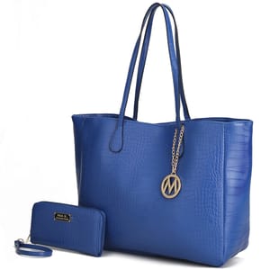 Blue tote bag with crocodile texture and a gold chain with a circular M charm, accompanied by a matching blue wallet displaying \“Mia K. Collection\“.