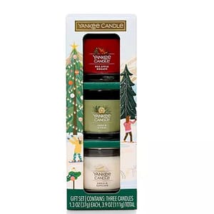 Yankee Candle gift set with three scented candles: Red Apple Wreath, Balsam & Cedar, and Vanilla Cupcake, each weighing 1.3 oz (37g). Total weight: 3.9 oz (111g).