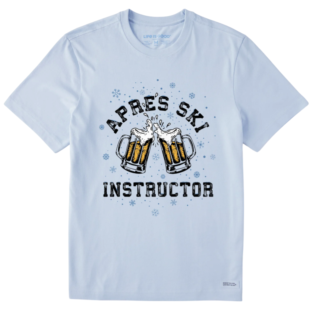A light blue T-shirt features the text \“APRES SKI INSTRUCTOR\“ with an image of two clinking beer mugs, surrounded by snowflakes.