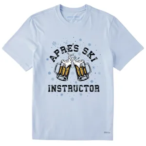 A light blue T-shirt features the text \“APRES SKI INSTRUCTOR\“ with an image of two clinking beer mugs, surrounded by snowflakes.