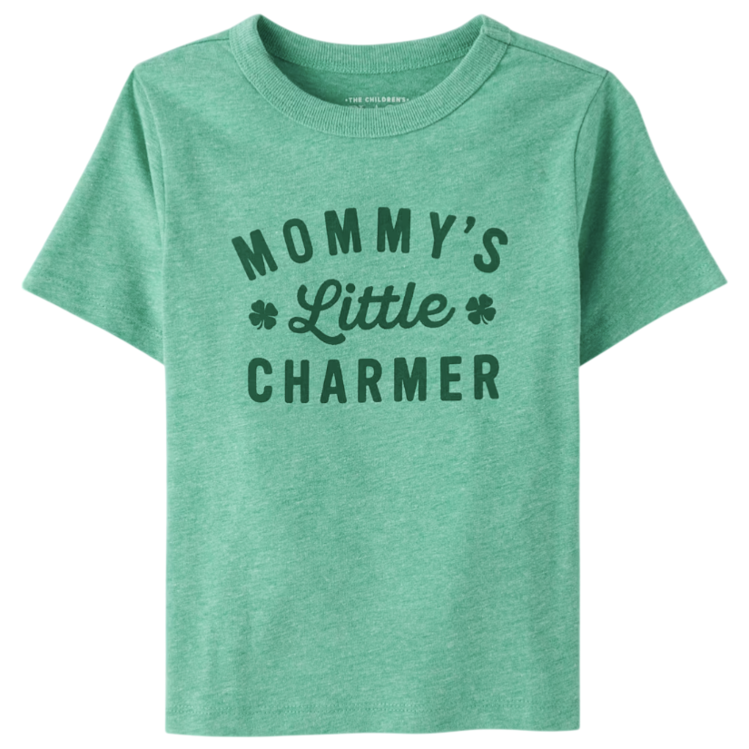 Green children's T-shirt with the text \“Mommy's Little Charmer\“ and clover designs.
