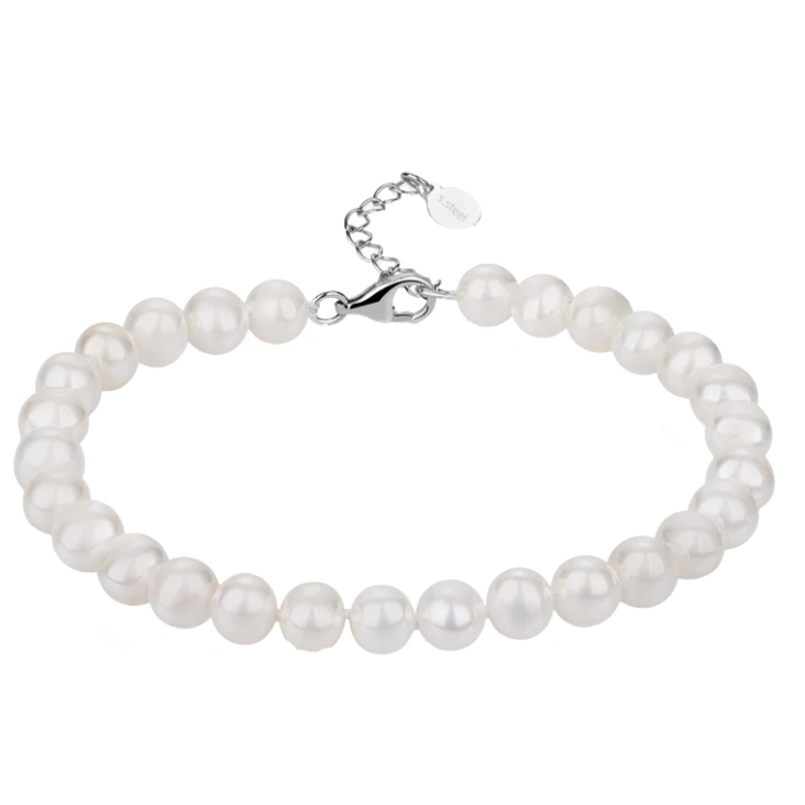 Pearl bracelet with silver clasp.