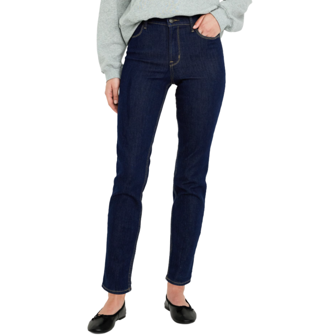 Dark blue high-waisted jeans paired with a light gray sweatshirt and black flats.