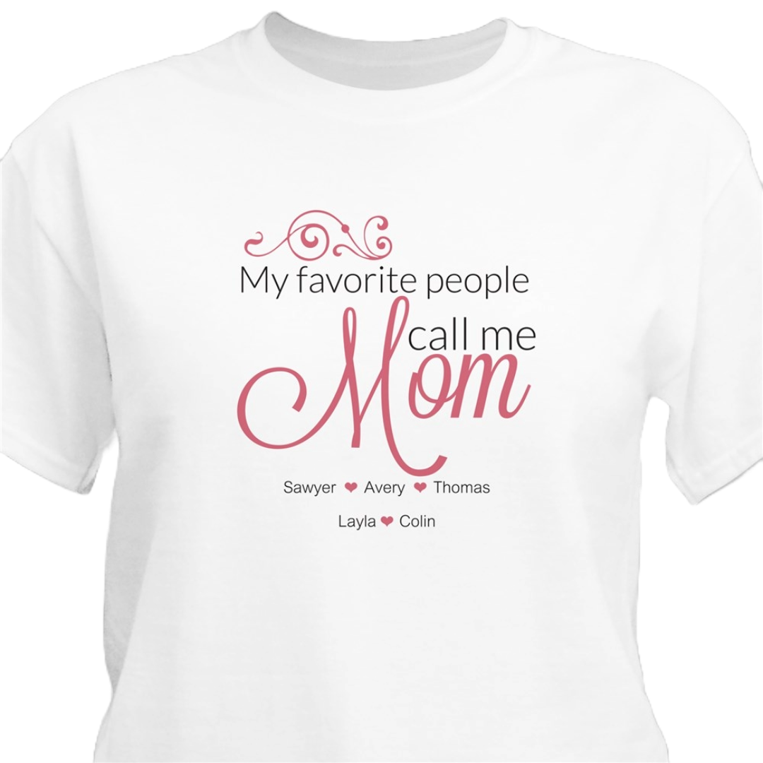 White T-shirt with the text \“My favorite people call me Mom\“ in a mix of black and pink fonts, including heart accents and the names Sawyer, Avery, Thomas, Layla, and Colin.