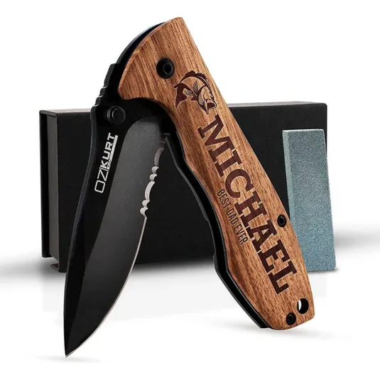 Personalized oak wood pocket knife with a black blade, engraved with \“MICHAEL\“ and \“Best Dad Ever\“ alongside a fish illustration, featuring the brand \“OZIKURT\“ on the blade, presented in a black box.
