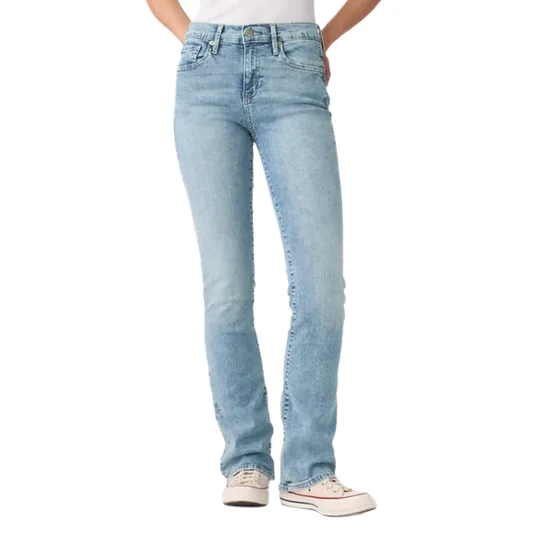 Light blue straight-leg jeans paired with white sneakers and a white top, with hands tucked in pockets.