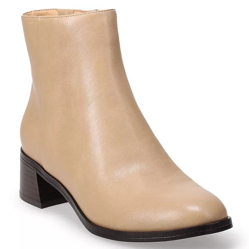 Beige ankle boot with a mid-height block heel and a smooth finish.