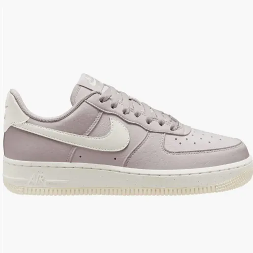 A single light purple and white low-top sneaker with a white sole and laces.