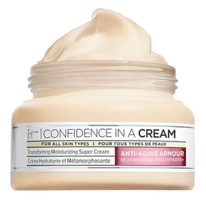 It Cosmetics Confidence in a Cream is a moisturizing super cream for all skin types, featuring Anti-Aging Armour with a rejuvenating concentrate.