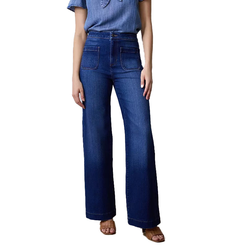 High-waisted wide-leg jeans with front pockets paired with a tucked-in chambray top and open-toe sandals.