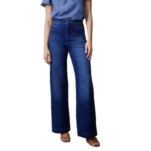 High-waisted wide-leg jeans with front pockets paired with a tucked-in chambray top and open-toe sandals.