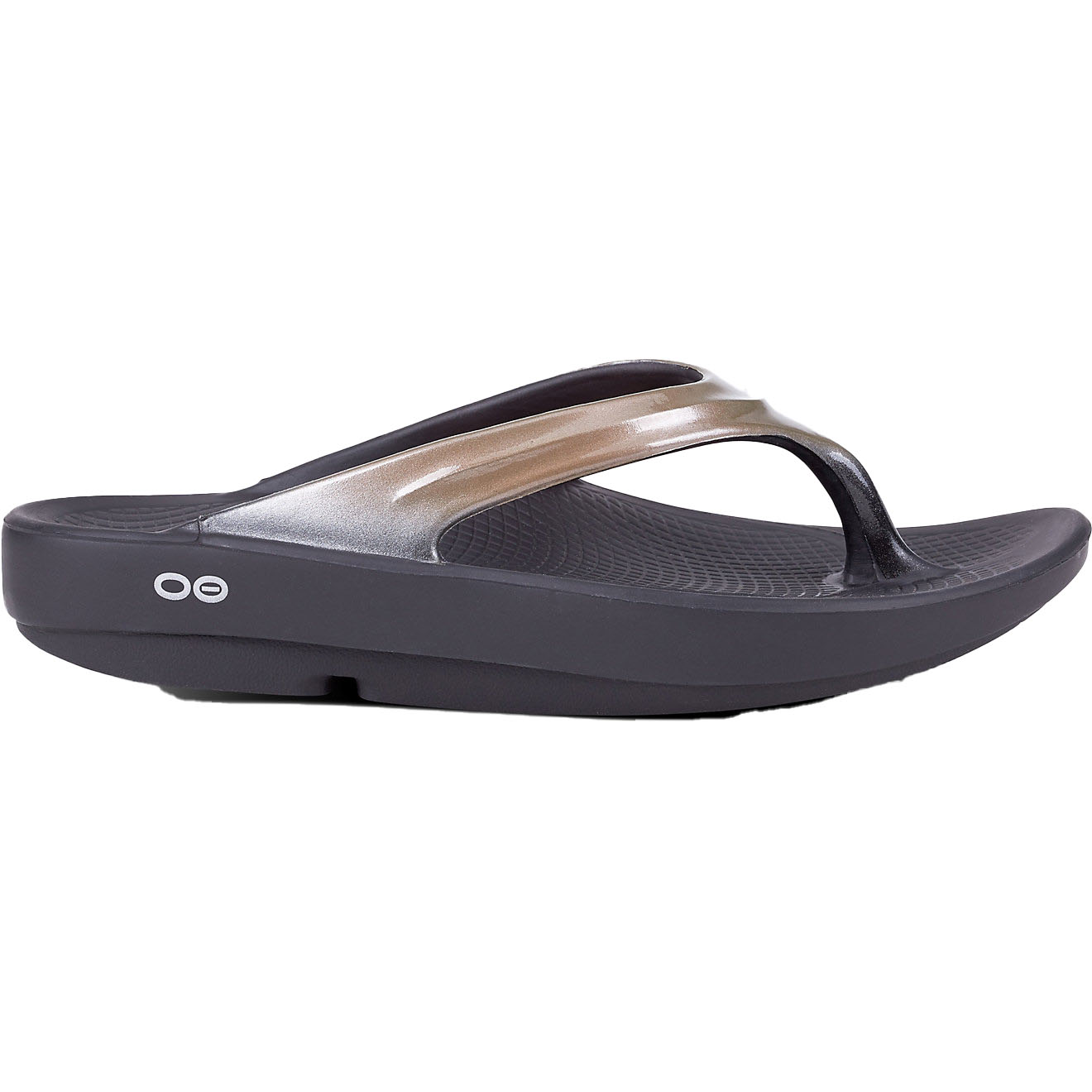 Black Oofos Recovery Sandals with a single strap in metallic colors, featuring thick soles and a minimalist design. The straps are smooth, and the soles have a slight texture for grip. The “oo” logo is visible on the side.