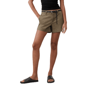 Olive-green chino shorts with a rolled hem, an adjustable black rope belt, and side pockets, paired with a black top and black slides.