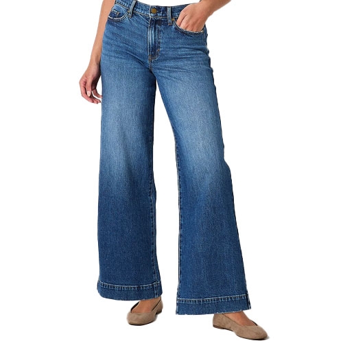 Wide-leg blue jeans with a high waist, featuring front pockets and a slight fade.