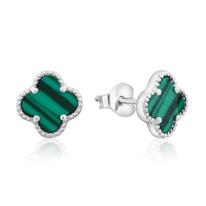 Silver stud earrings with a clover shape, featuring green malachite stones.