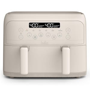 Bella 4qt Air Fryer has dual baskets, digital display, and buttons for air fry, roast, broil, bake, reheat, and dehydrate functions. The temperature and time are adjustable, and there are options for dual mode and synchronization.