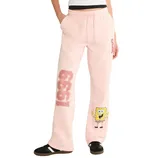 Pink sweatpants feature \“1999\“ and SpongeBob SquarePants graphics, paired with black sneakers.
