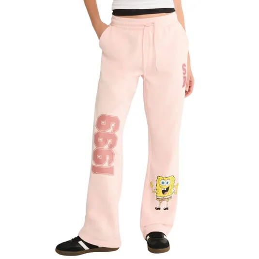 Pink sweatpants feature \“1999\“ and SpongeBob SquarePants graphics, paired with black sneakers.