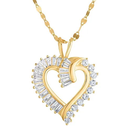 A heart-shaped pendant with alternating gold and diamond patterns hangs from a textured gold chain.