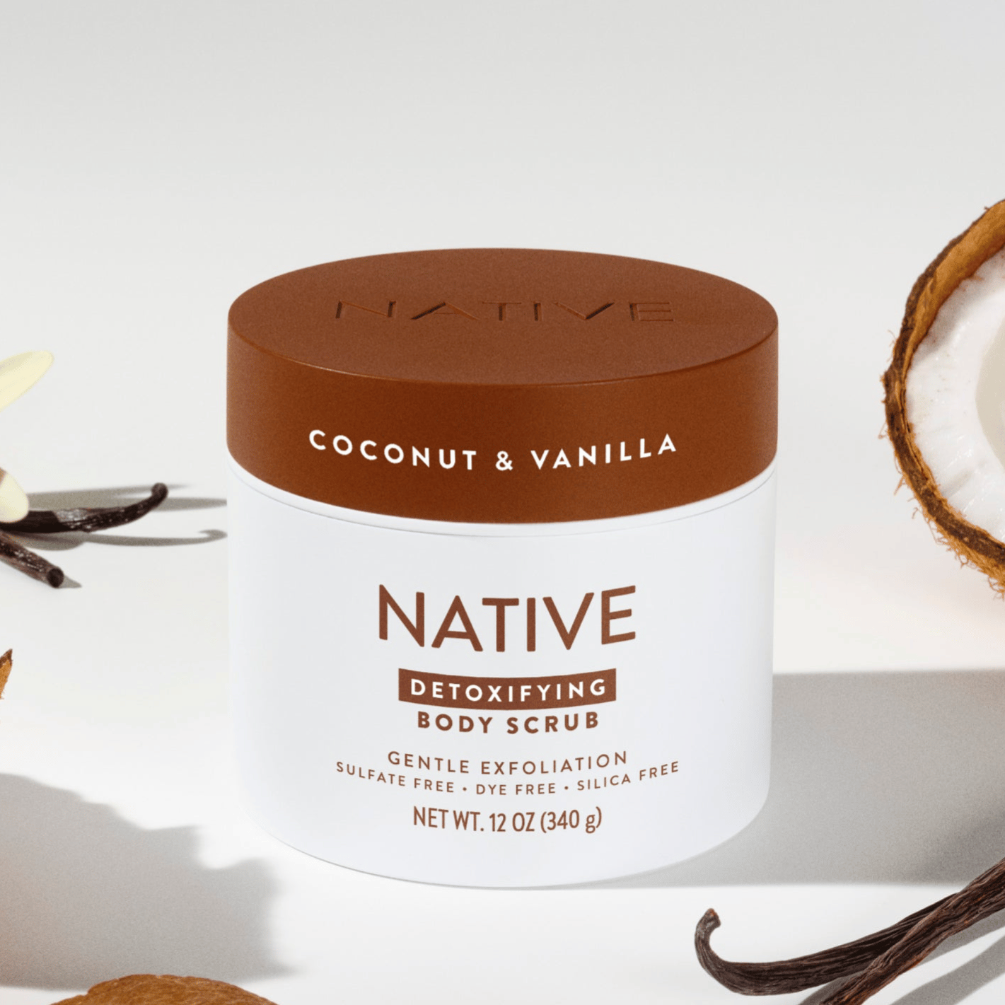 Native Detoxifying Body Scrub, Coconut & Vanilla, 12 oz (340 g), features gentle exfoliation and is sulfate, dye, and silica free.