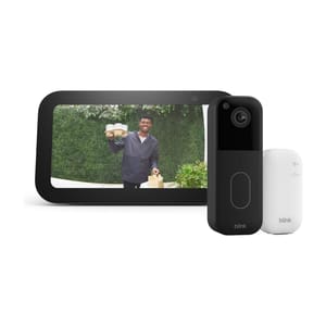 Smart display with a screen showing a person holding parcels, accompanied by a Blink video doorbell and a Wi-Fi module.