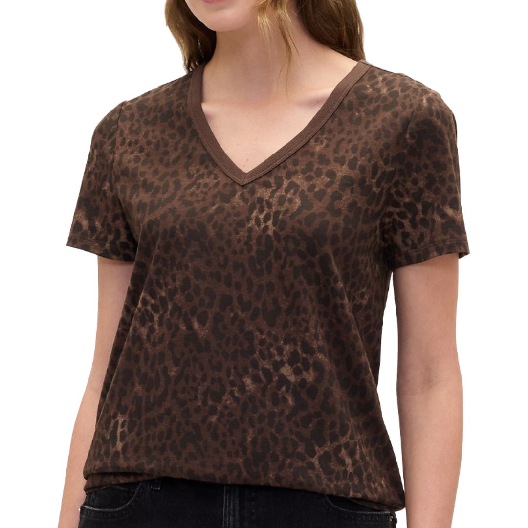 V-neck t-shirt with a brown leopard print pattern and short sleeves.