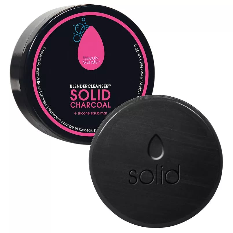 This is the Beautyblender Blendercleanser Solid Charcoal, a cleansing bar for makeup sponges and brushes, with a silicone scrub mat included. The packaging is black with pink and white text.