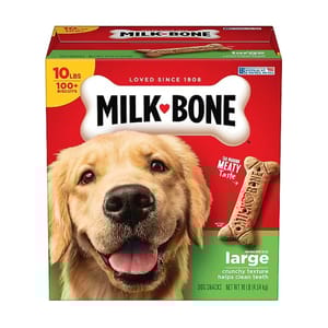 Milk-Bone dog snacks box for large dogs over 50 lbs, featuring a Golden Retriever and highlighting a meaty taste and crunchy texture for dental health; net weight 10 lbs (4.54 kg).