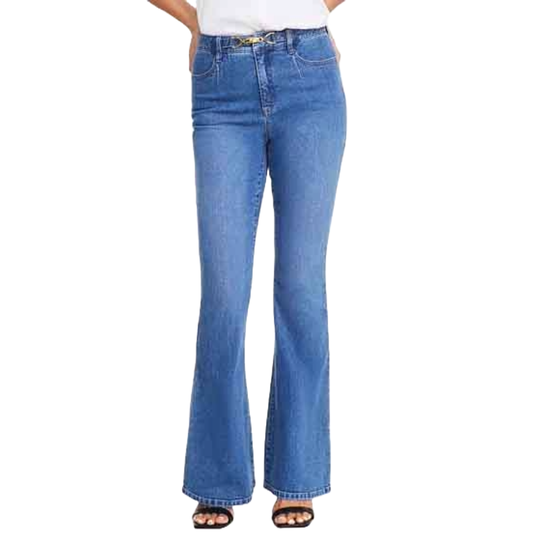 Blue belted flared-leg jeans with a high waist and classic five-pocket design. Paired with black open-toe sandals.