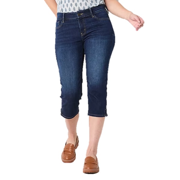 Liz Claiborne capri pants in dark blue denim feature a classic fit with a mid-rise waistband and five-pocket styling, paired with brown loafers for a casual look.