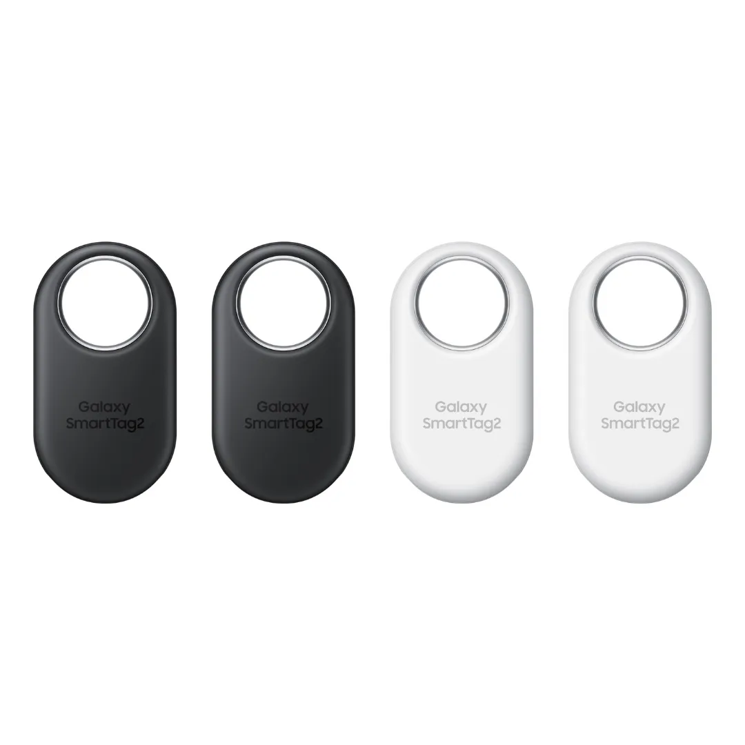Four Galaxy SmartTag2 devices are shown, two in black and two in white, each with a circular keyring hole.