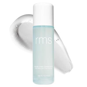 RMS Beauty Kakadu Clean Cleansing Gel is a gentle cleanser in a 100 mL (3.4 fl. oz) bottle, designed to effectively cleanse the skin. The formula is infused with ingredients like Kakadu plum for a refreshing and purifying experience.