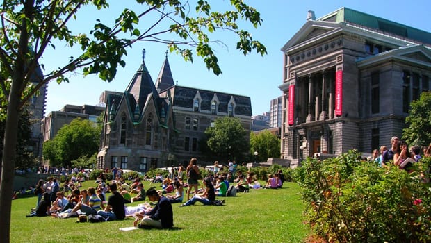 100 Stores Offering Discounts for College Students