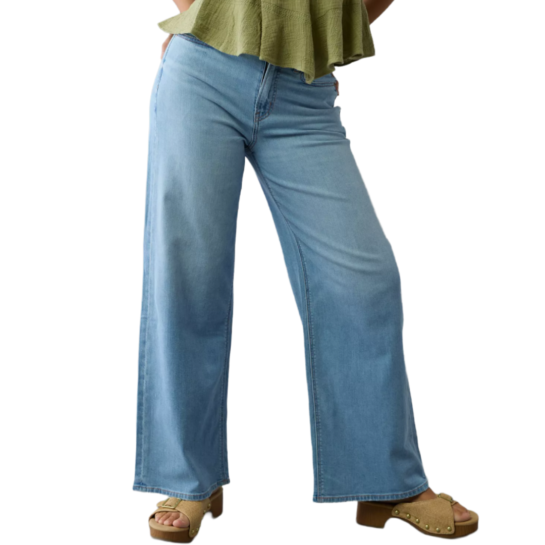 Light blue wide-leg jeans paired with tan platform sandals and a green blouse.