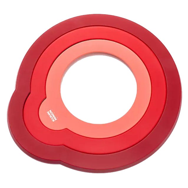 Red nested mixing bowls with a circular design, featuring varying shades and a label \“Momokitchen.\“