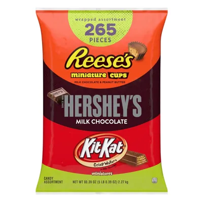 Assorted candy bag containing 265 pieces of Reese's Miniature Cups, Hershey's Milk Chocolate, and Kit Kat Miniatures, net weight 80.39 oz (5 lb 0.39 oz) 2.27 kg.