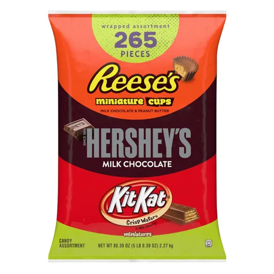 Assorted candy bag containing 265 pieces of Reese's Miniature Cups, Hershey's Milk Chocolate, and Kit Kat Miniatures, net weight 80.39 oz (5 lb 0.39 oz) 2.27 kg.