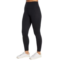2pk Marika Ankle Leggings feature a high-waisted design in black with a sleek fit and ankle-length cut. Paired with white sneakers, these leggings offer a minimalist, versatile style suitable for casual wear or exercise.