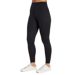 2pk Marika Ankle Leggings feature a high-waisted design in black with a sleek fit and ankle-length cut. Paired with white sneakers, these leggings offer a minimalist, versatile style suitable for casual wear or exercise.