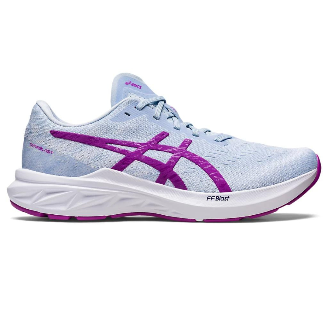 A pair of light blue Asics running shoes with purple accents and the text \“DynaBLAST\“ and \“FFBlast\“ on the side.