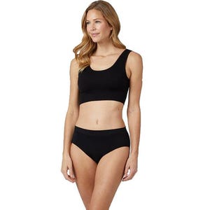 3-Pack of 32 Degrees Seamless Panties features a comfortable, no-show design in black with a mid-rise fit. Suitable for a smooth look under clothing, made of soft, breathable material.