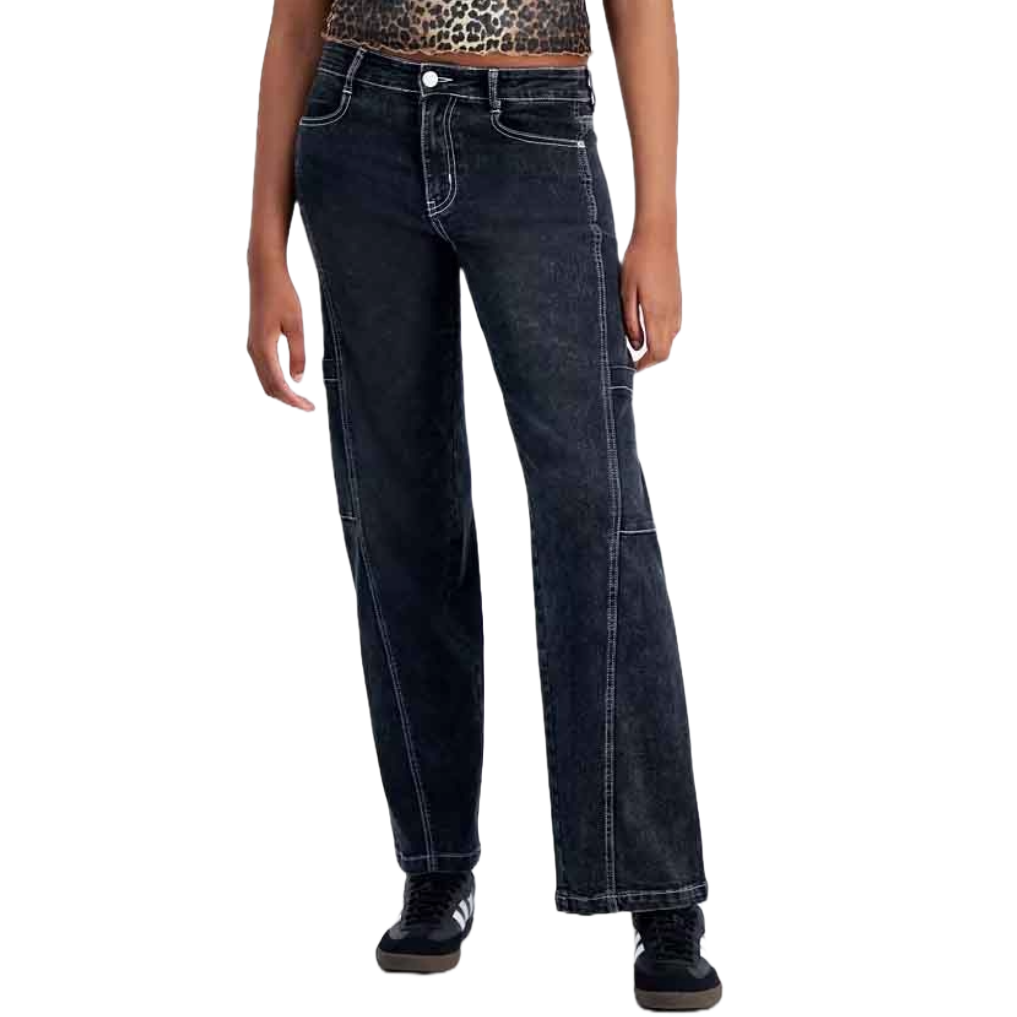 Mid-rise wide-leg cargo jeans in dark wash with visible white stitching, front button, and zipper closure. Designed with spacious side pockets; paired with a leopard print top and black sneakers.