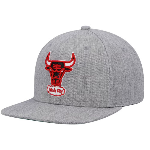 A gray baseball cap featuring a red bull logo with \“Windy City\“ text in red below.