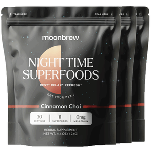 Moonbrew Night Time Superfoods Cinnamon Chai is an herbal supplement with 30 servings, featuring 11 superfoods and containing 0mg of melatonin, designed to aid rest, relaxation, and refreshment. Net weight: 4.4 oz (124g).